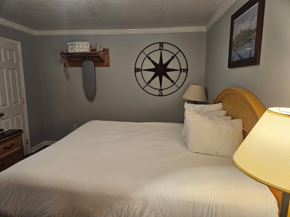 1 King Bed, Standard photo 3