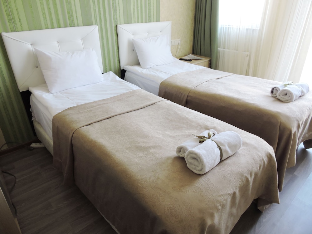 Small Twin Room, 2 Twin Beds