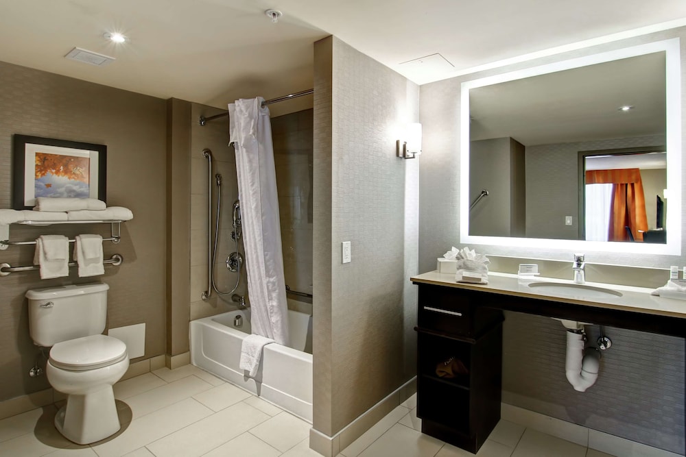 Suite, 2 Queen Beds, Accessible, Bathtub