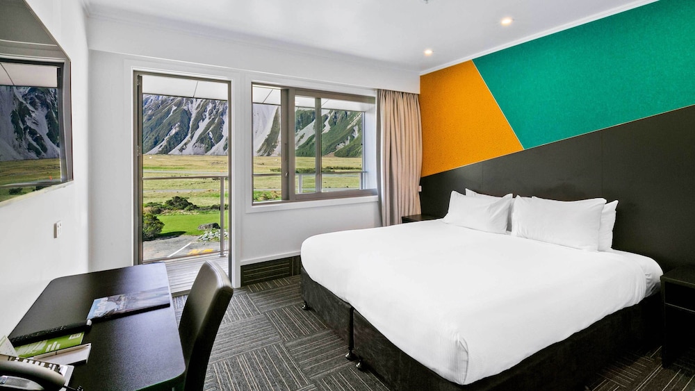 Mt Cook Lodge Room Valley View with 1 King Bed photo 1