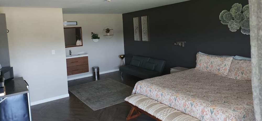 Deluxe Room, 1 King Bed