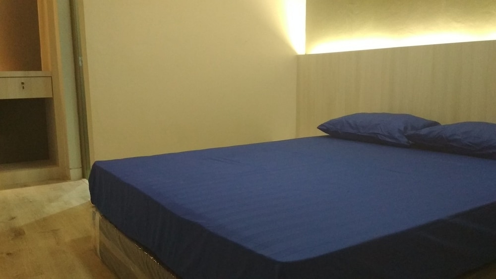 Standard Room, 1 Queen Bed, Private Bathroom photo 1