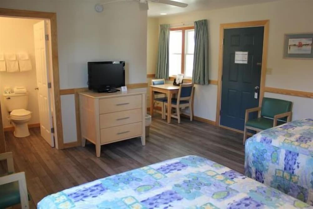 Signature Room, 2 Double Beds, Pool View, Poolside photo 3