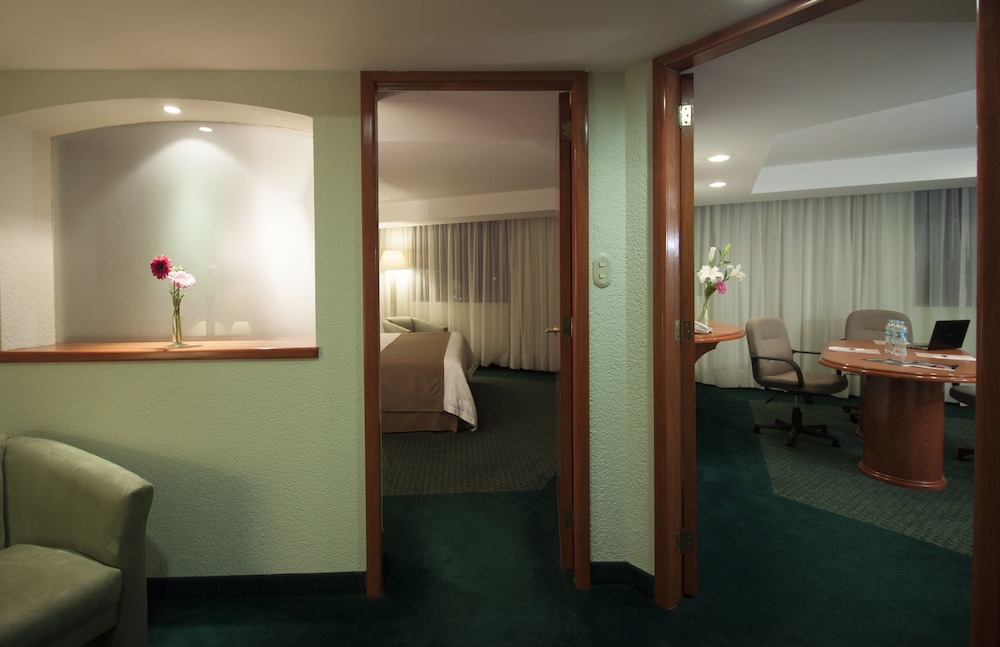 Junior Suite, 1 King Bed - Photo 2