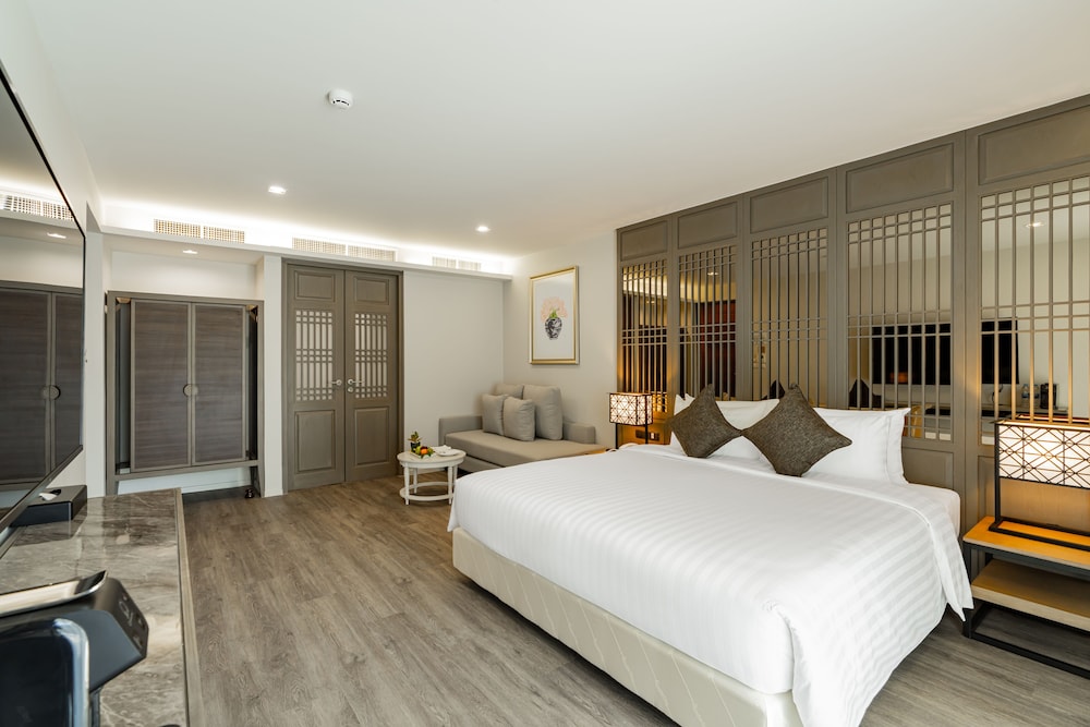 Grand Deluxe Jacuzzi Access photo 3