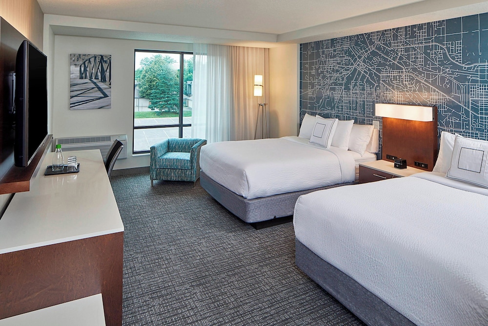 Room, 2 Queen Beds (Mobility Accessible, Roll-In Shower) photo 1