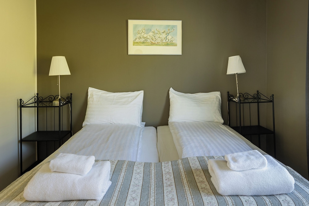 Standard Double or Twin Room, Private Bathroom photo 2