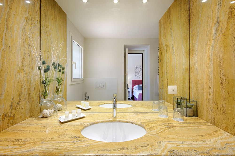 Double Room, Private Bathroom, Pool View photo 2