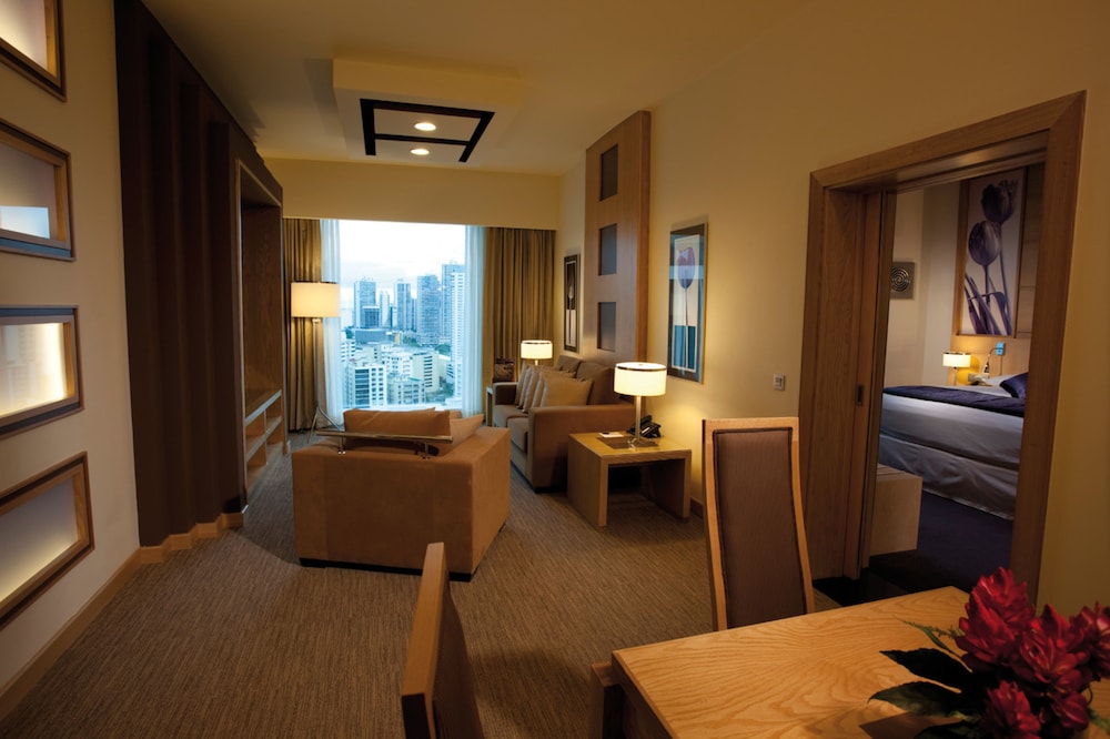 Suite - Photo 1