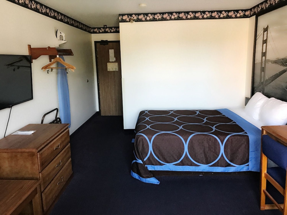 Single Room, Refrigerator & Microwave photo 1