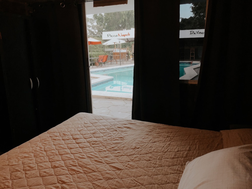 Classic Suite, 1 King Bed, Non Smoking photo 2