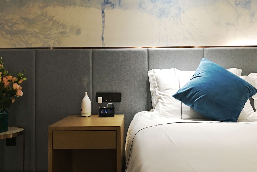 Superior Room, 1 King Bed, Smoking