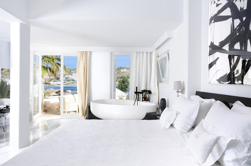 Deluxe Suite Sea View - Photo 2