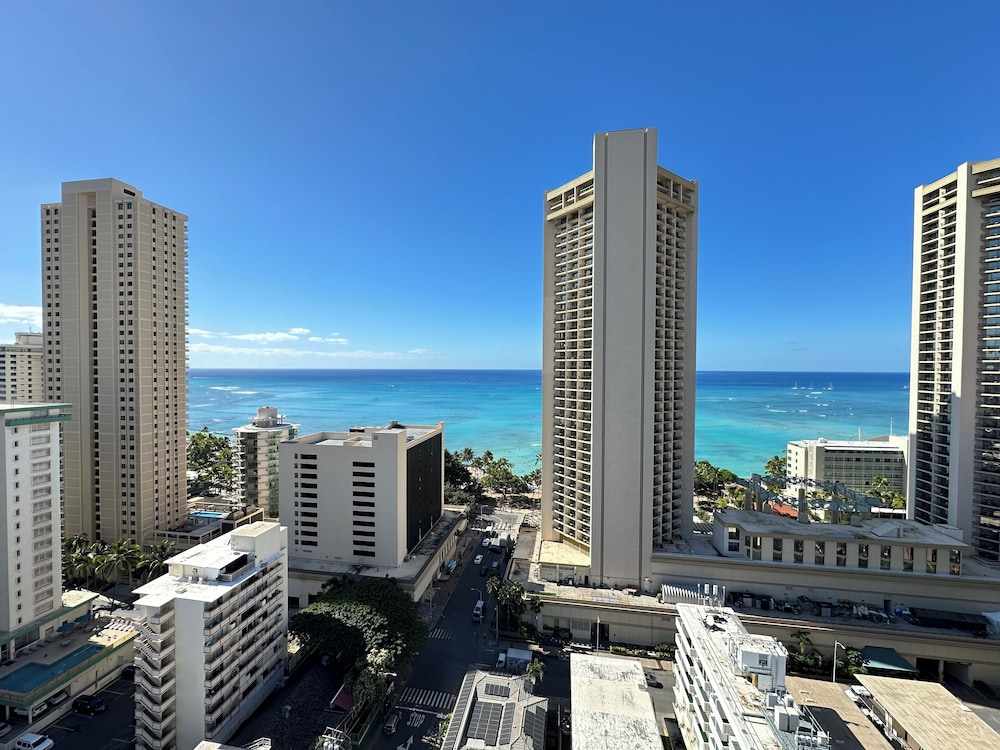 Pacific Monarch - 1 BR - Ocean & City Views: Apartment, 1 Queen Bed With Sofa Bed, Ocean View photo