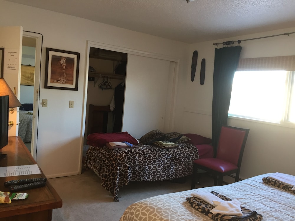 Basic Triple Room, 1 Bedroom, Private Bathroom (Africa) photo 3