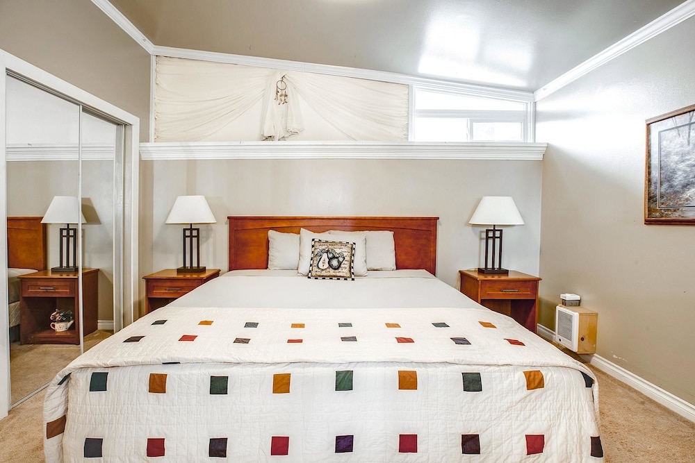 Condo, 1 King Bed photo 1