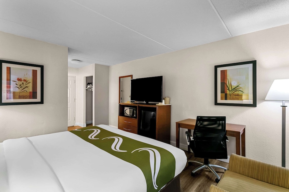 Standard Room, 1 Queen Bed, Non Smoking - Photo 1