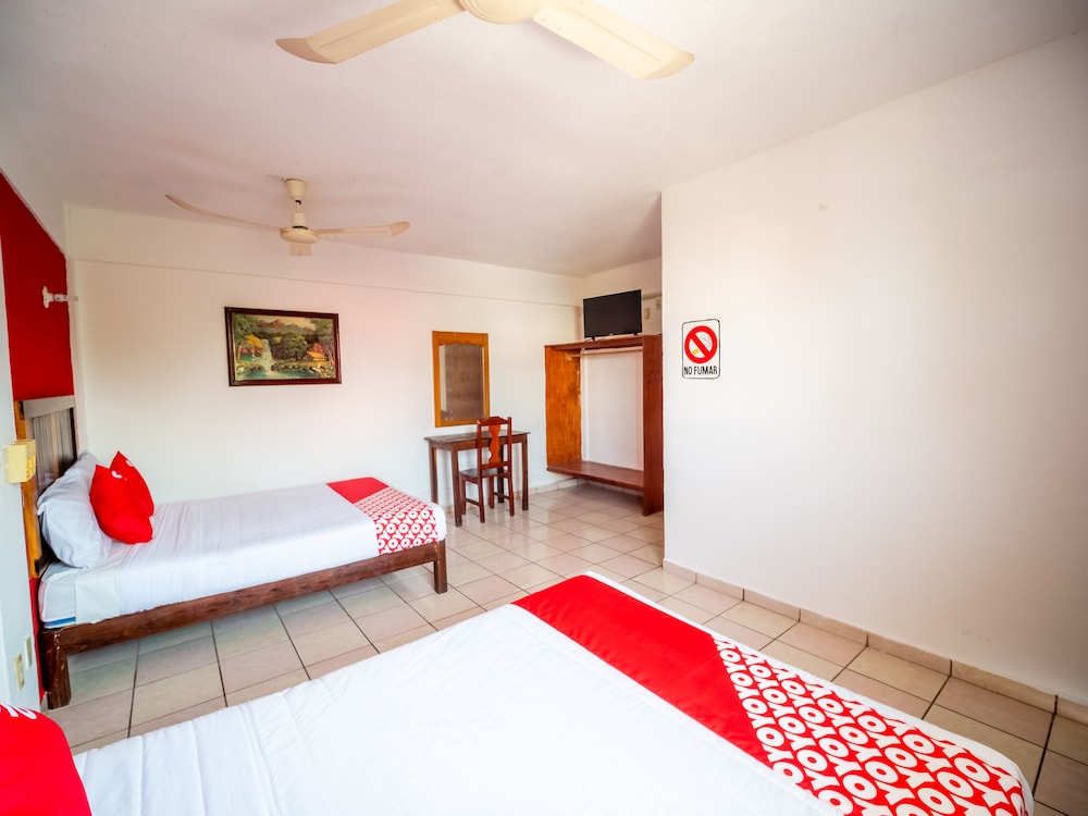 Standard Room, 2 Double Beds - Photo 8