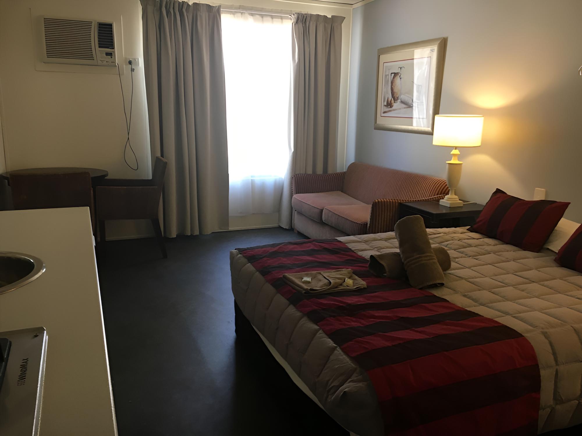 Basic Cabin, 1 Queen Bed photo 1