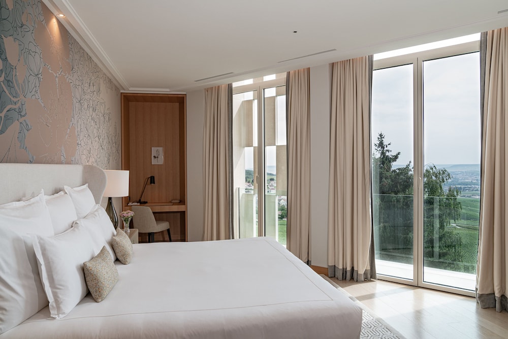 Suite (Marie Louise) Suite (Marie Louise)