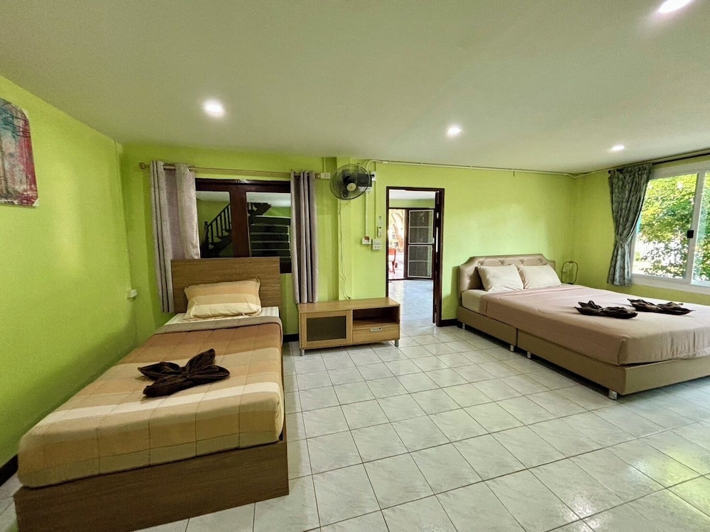 Family Room, 3 Bedrooms photo 3