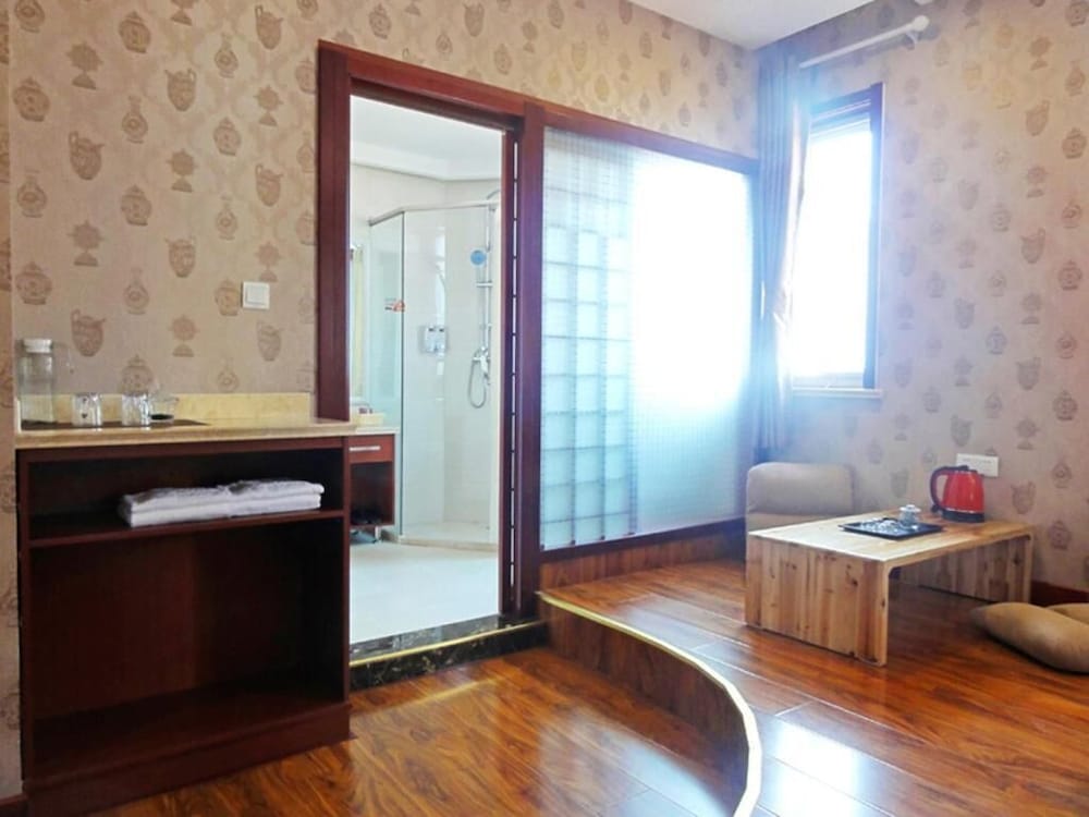Deluxe Twin Room, City View photo 2