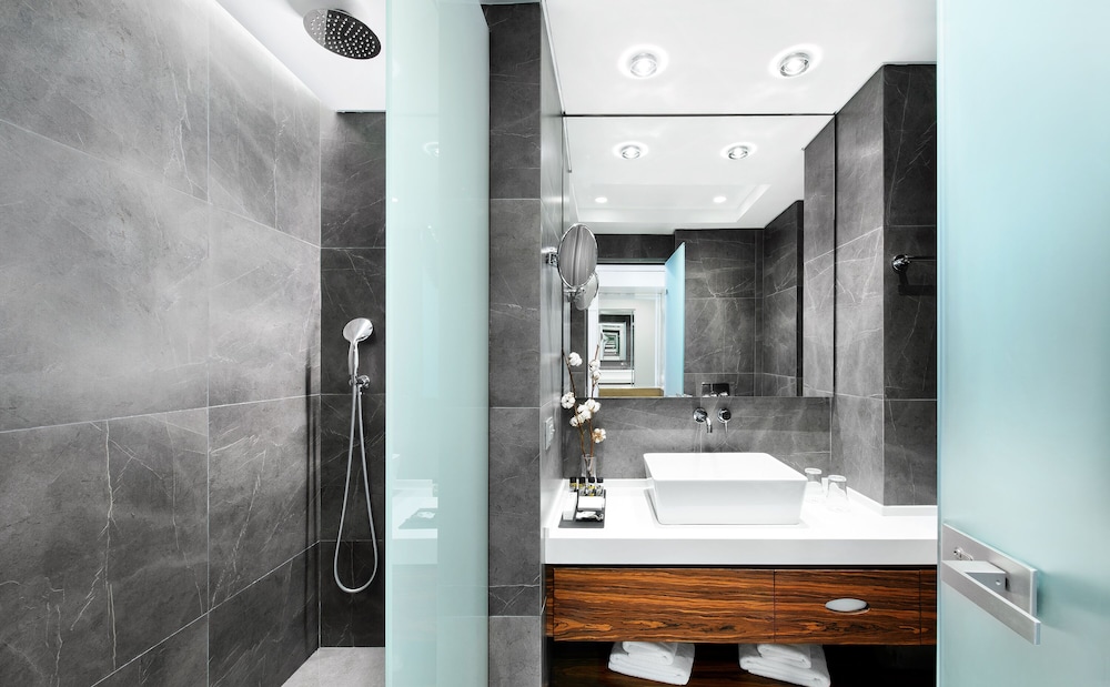 Side Sea View Premium Double with Extra Bed thumbnail 5
