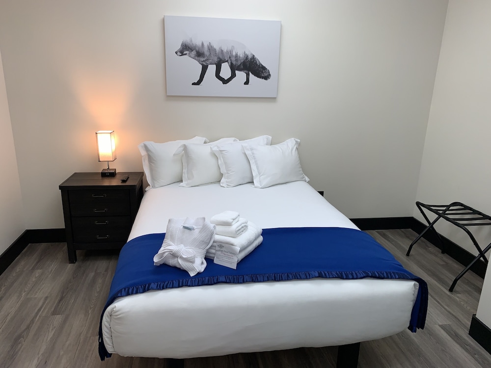 Standard Room, 1 Queen Bed with Shared Bath photo 1