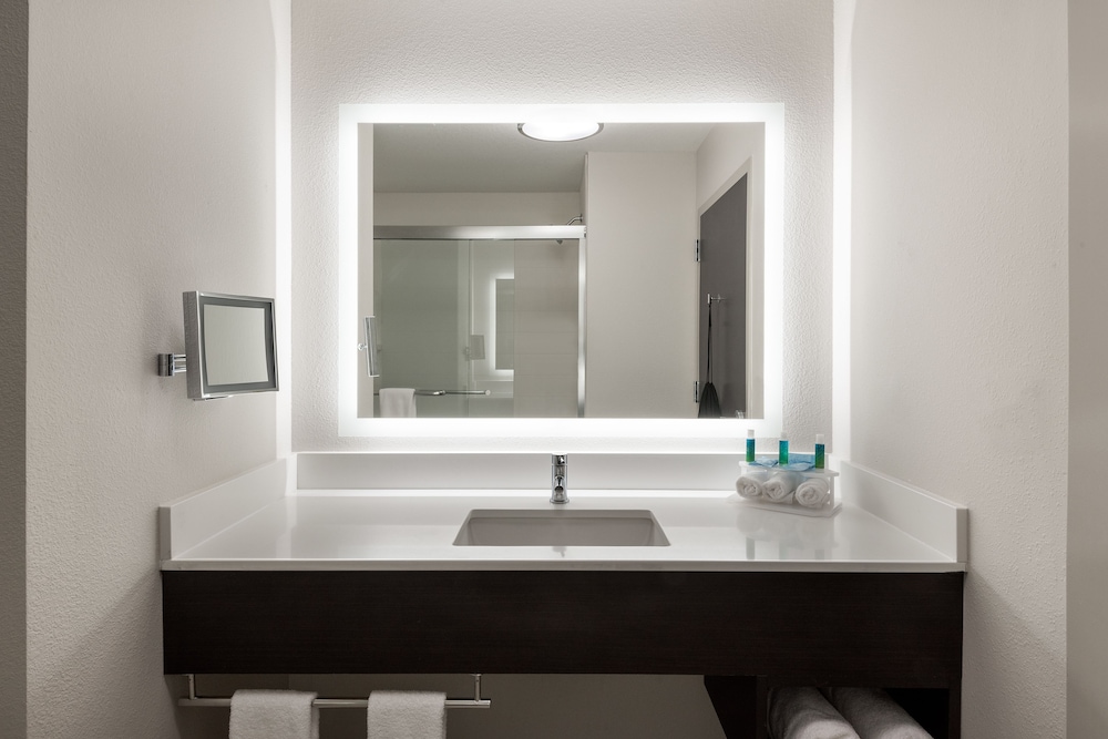 Standard Room, 2 Queen Beds, Accessible (Communications) - Photo 4