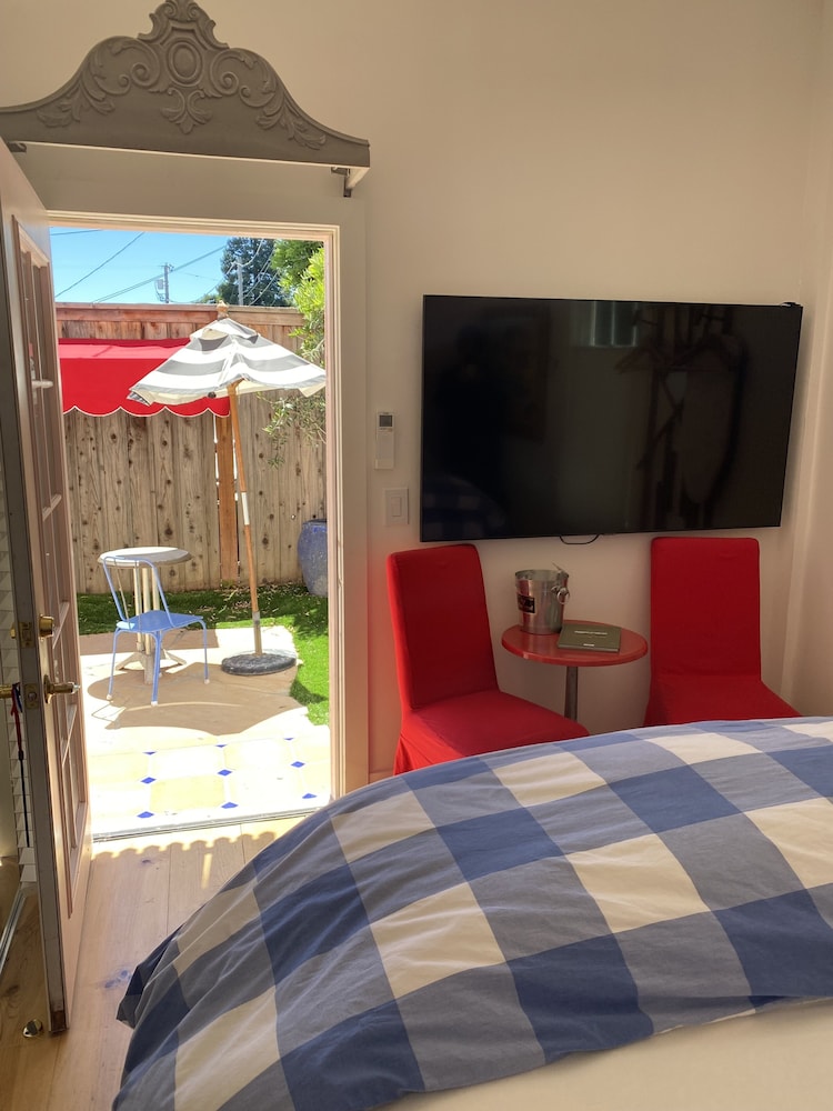 Standard Room, 1 Queen Bed photo 2