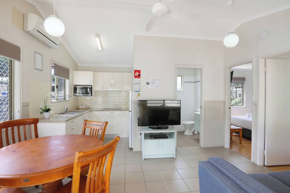 Deluxe Cabin - Sleeps 5 photo 3