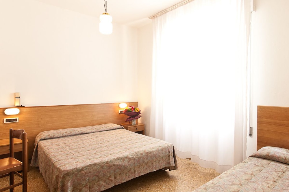 Basic Triple Room, View photo 2