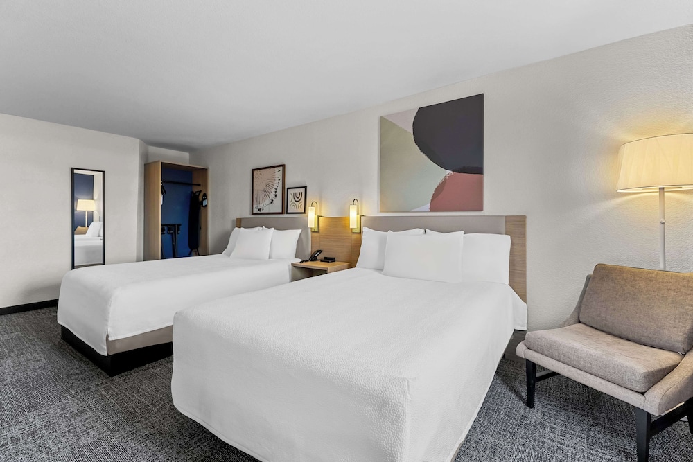 Room, 2 Queen Beds - Photo 6