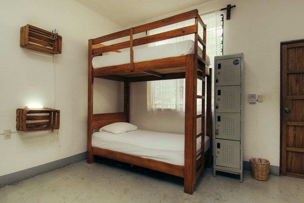 Shared Dormitory, Women only