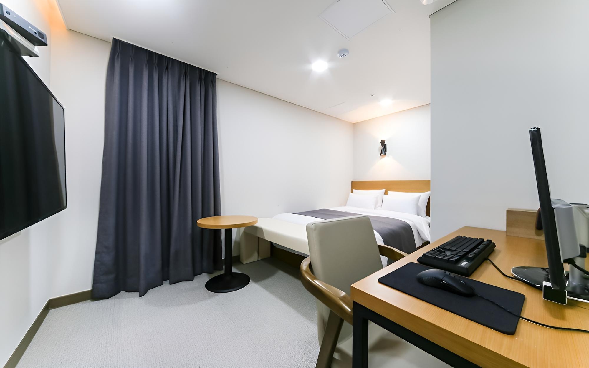 Room (Deluxe) photo 2