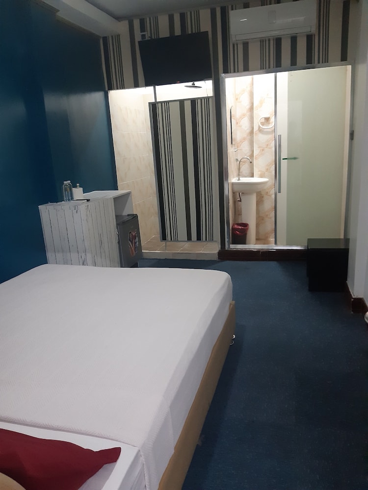 Standard Room, 1 Queen Bed, Non Smoking photo 2