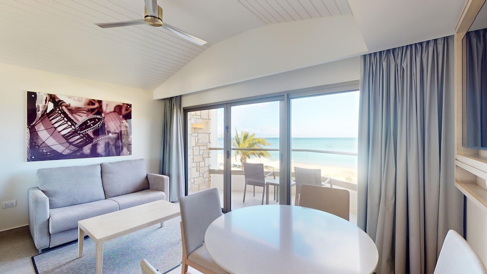 Luxury Presidential Ocean Front One Bedroom Suite Diamond Club