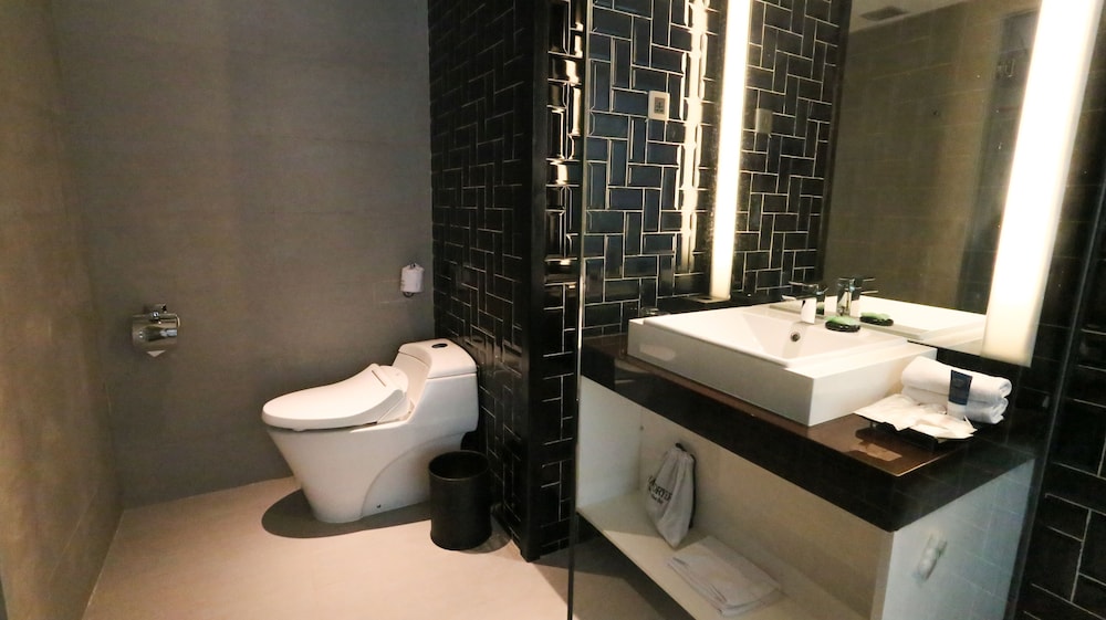 Room, 1 King Bed, City View - Photo 11