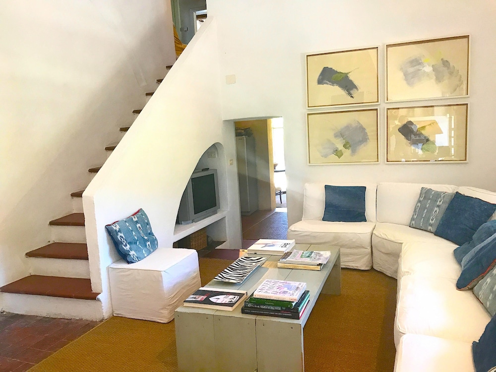 Villa photo 1