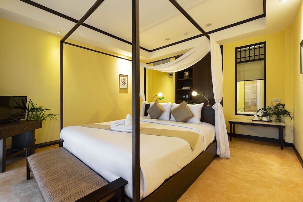 Deluxe Double Room, 1 King Bed, Bathtub photo 2