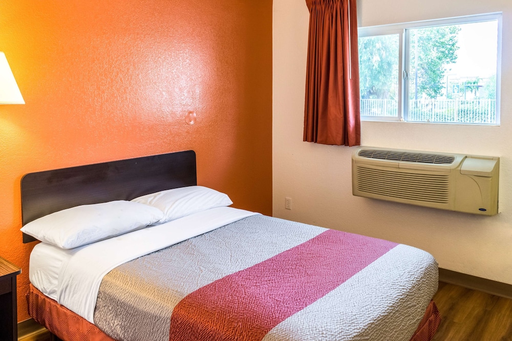 Standard Room, 1 Double Bed, Accessible, Non Smoking