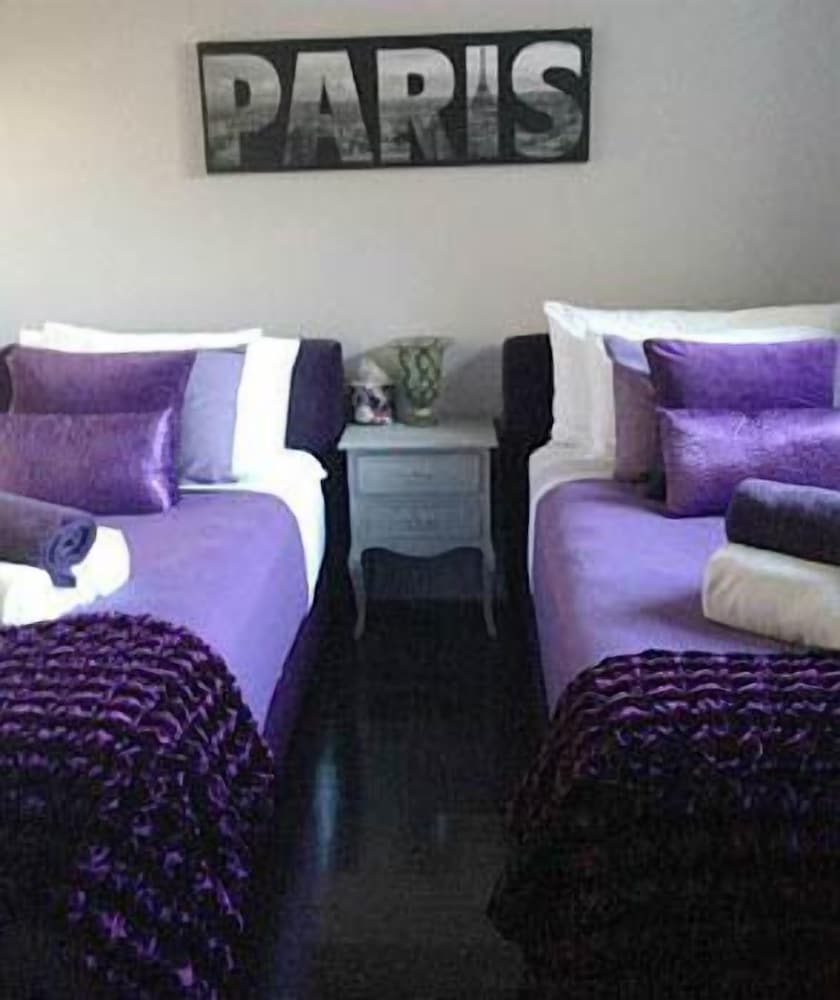 Room (Pinot Noir) photo 1