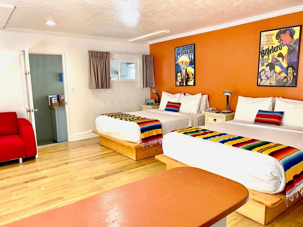 Deluxe Suite, 2 Double Beds photo 3