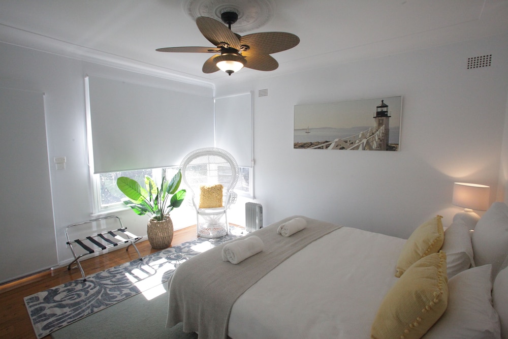 Terrace - Large 1 Bed Fully Equipped Apartment with Terrace and Water Views photo 1
