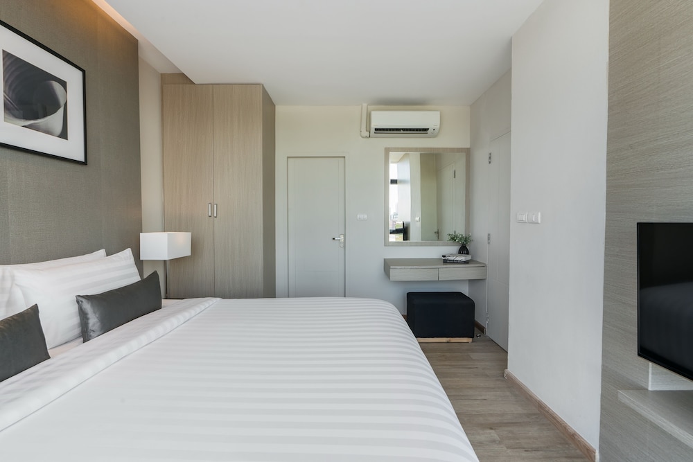 Family Suite Two Bedroom with Kitchenette - Photo 27