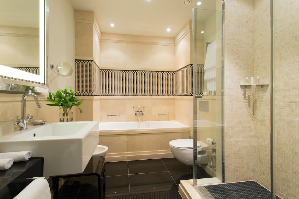 Deluxe Room, Balcony - Photo 3