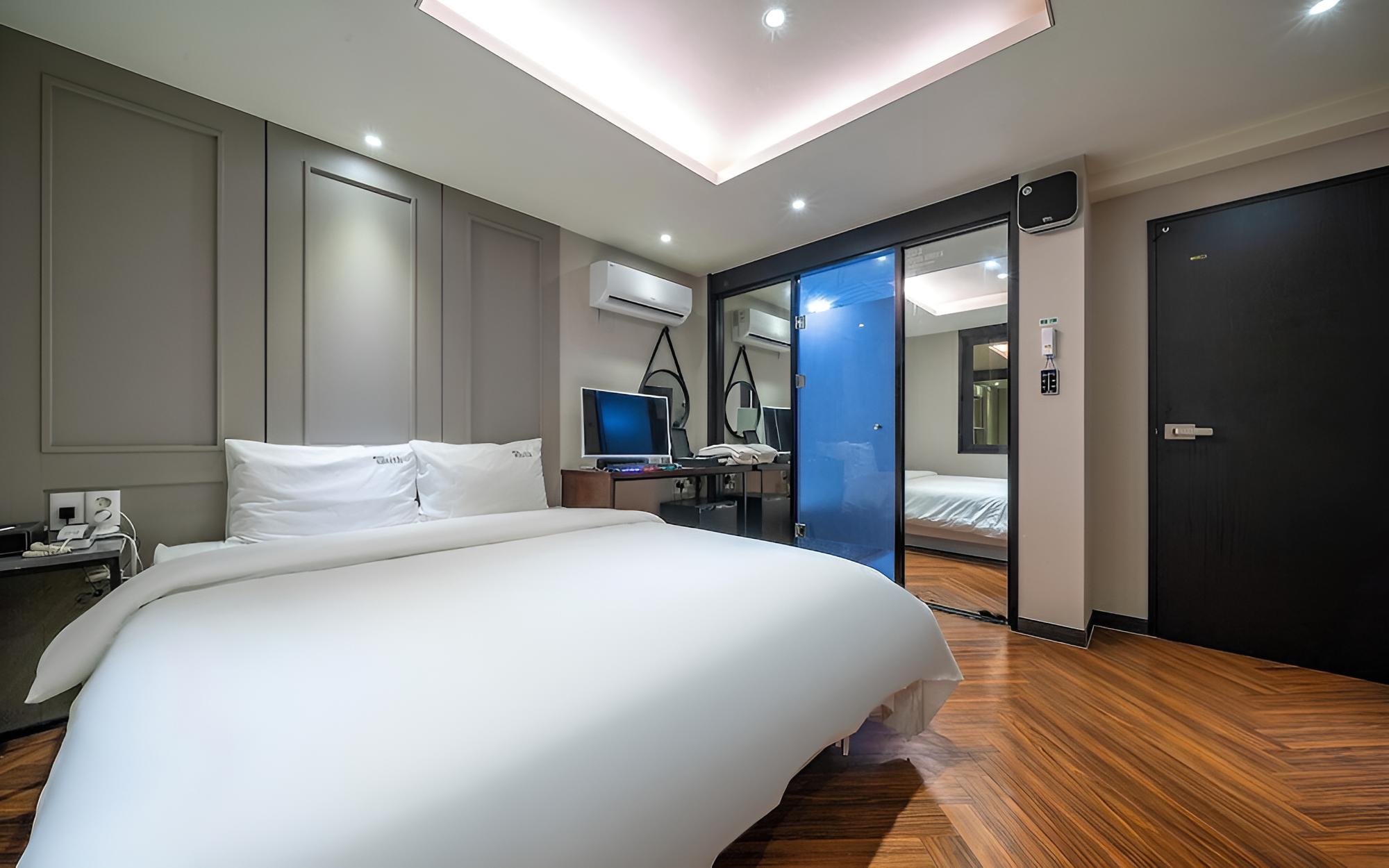 Room (1PC Premium Room (latest movie spa co)