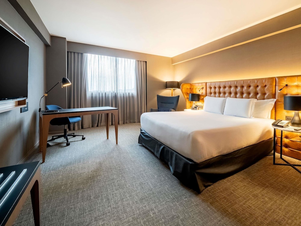 Family Suite, Multiple Beds, Club Lounge Access thumbnail 6