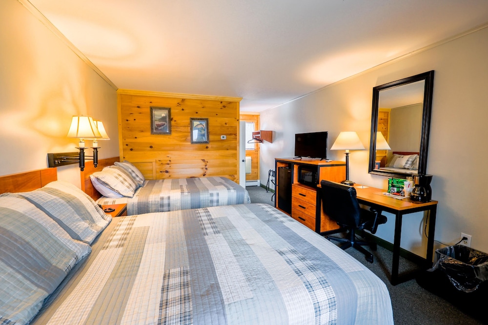 Double Room Single Use, 2 Double Beds, Partial Lake View photo 1