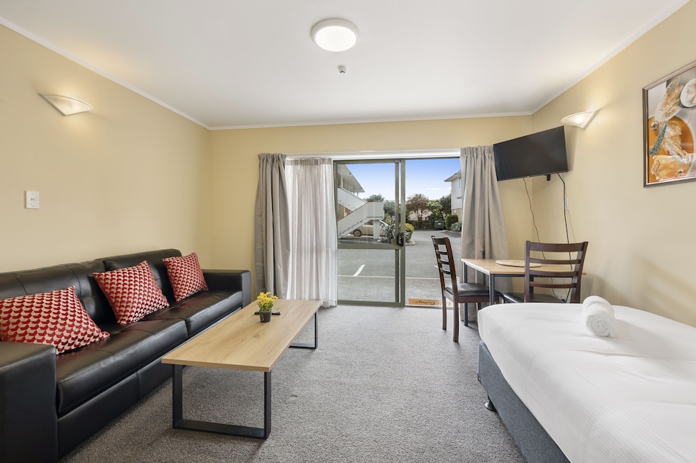 1 Bedroom Downstairs photo 2